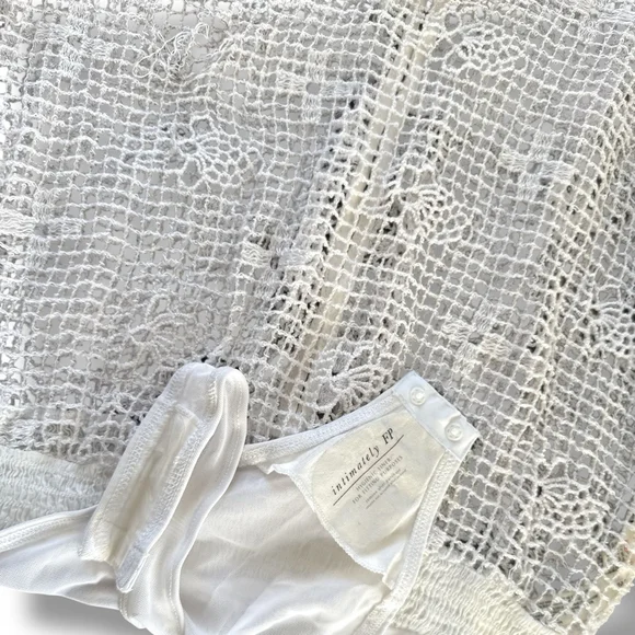 Free People Intimately 70’s Style Crochet Long Sleeve White Bodysuit M - Picture 5 of 5